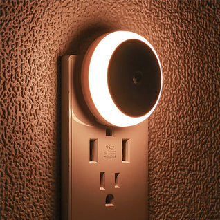 LED Plug-In Night Light with Dusk to Dawn Sensor – Auto Dimming Wall Lamp