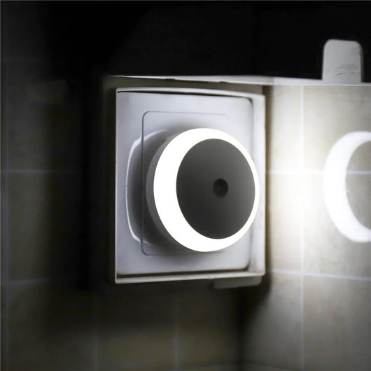 LED Plug-In Night Light with Dusk to Dawn Sensor – Auto Dimming Wall Lamp